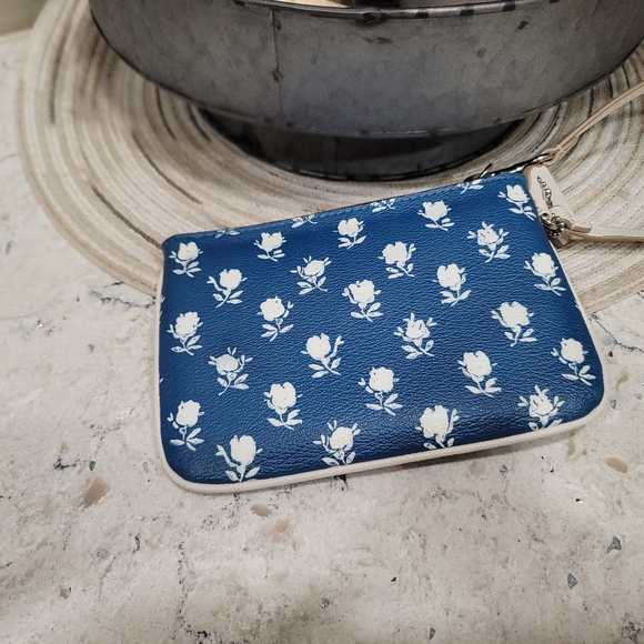 Coach wristlet - Picture 2 of 3